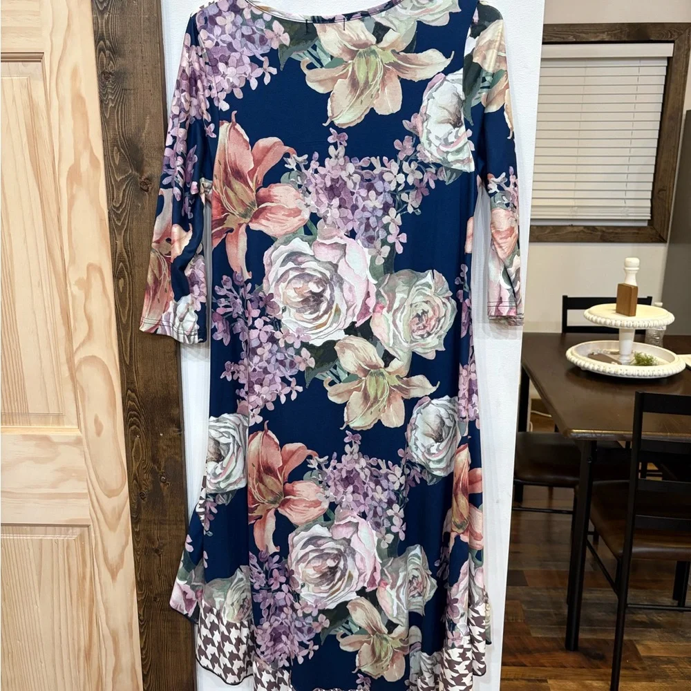 Floral and Houndstooth High-Low Women's Top - Picture 4 of 4